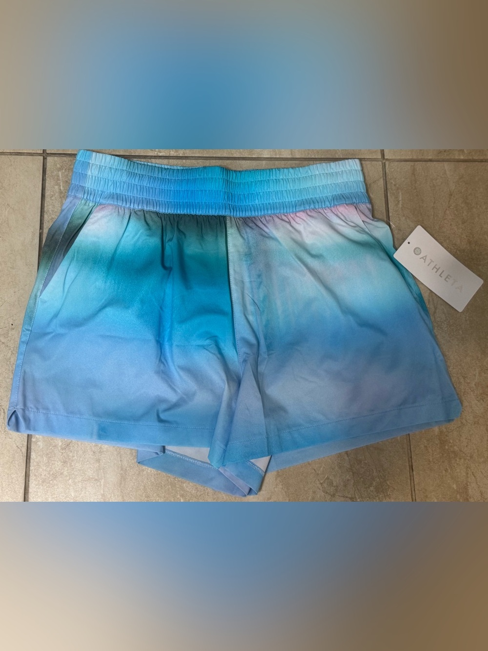 Athleta Abstract Sky Run Short - Picture 9 of 12